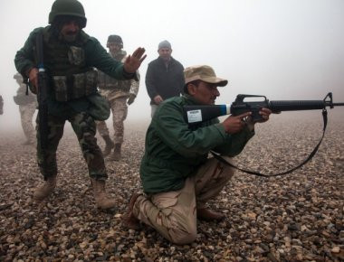 «Στα μαχαίρια» η Τουρκία με τις ΗΠΑ για τον εξοπλισμό των Κούρδων στη Συρία